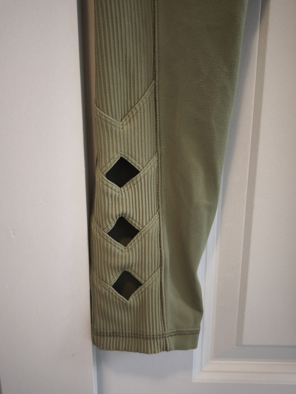 Athleta Womens Salutation Stash Pocket II Leggings - Picture 4 of 10